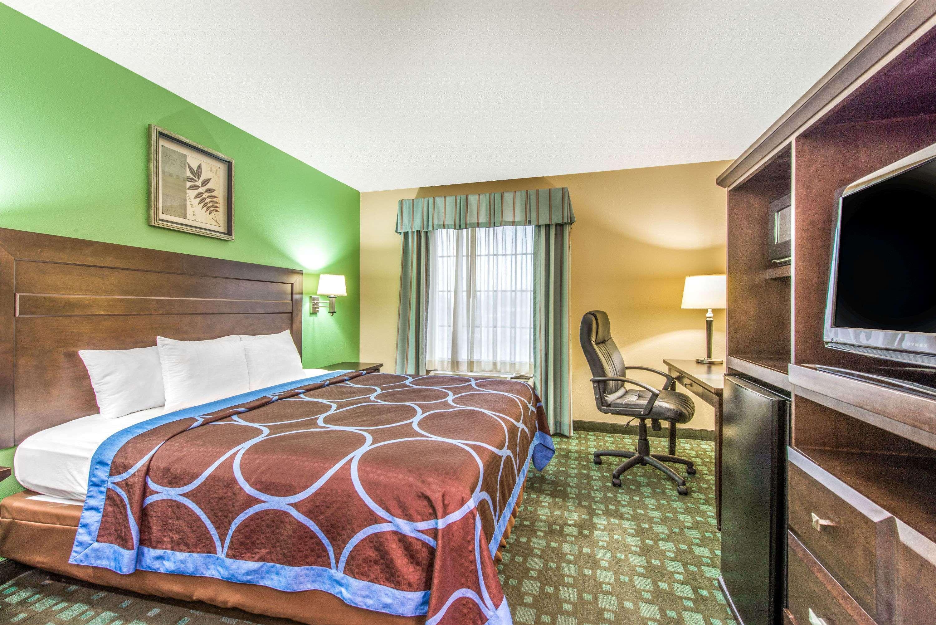 Super 8 By Wyndham Lake Charles/Sulphur Exterior photo