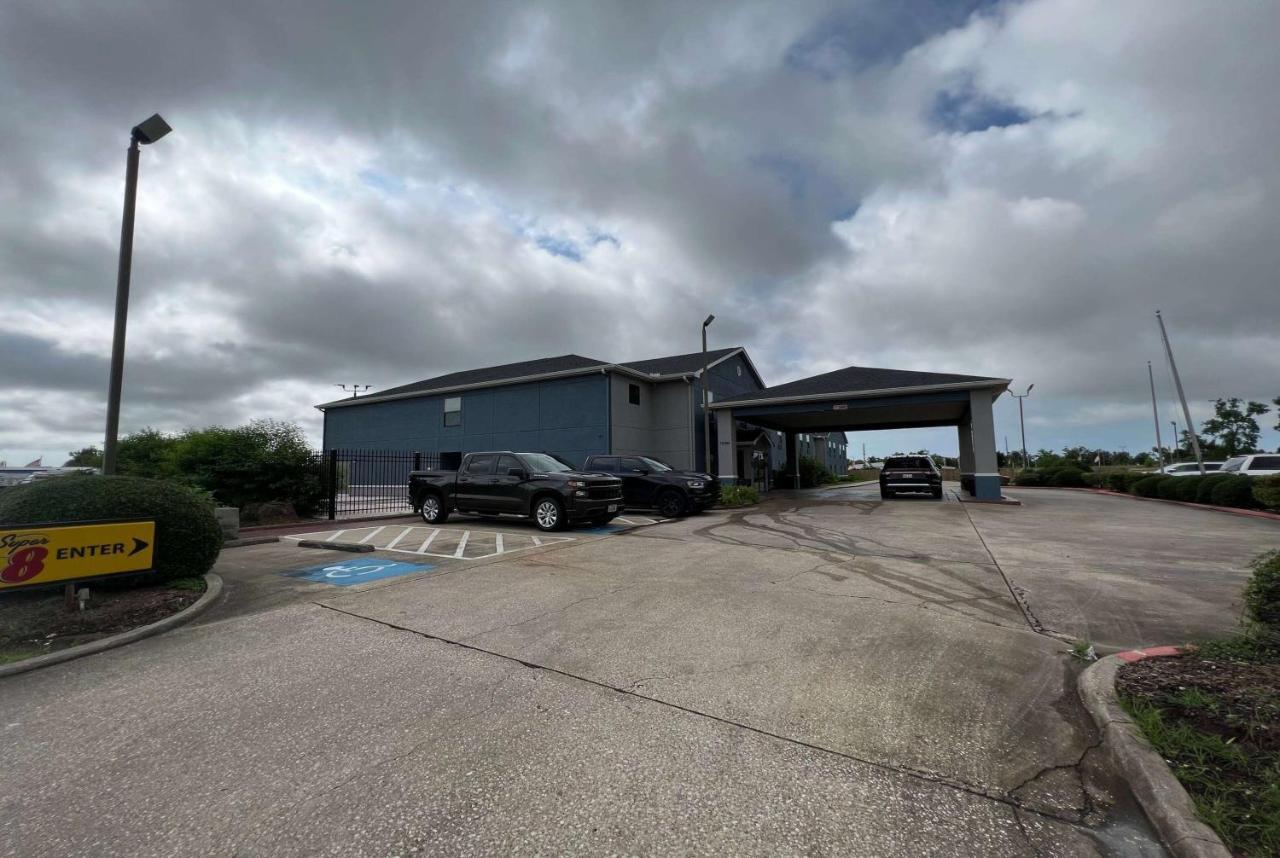 Super 8 By Wyndham Lake Charles/Sulphur Exterior photo