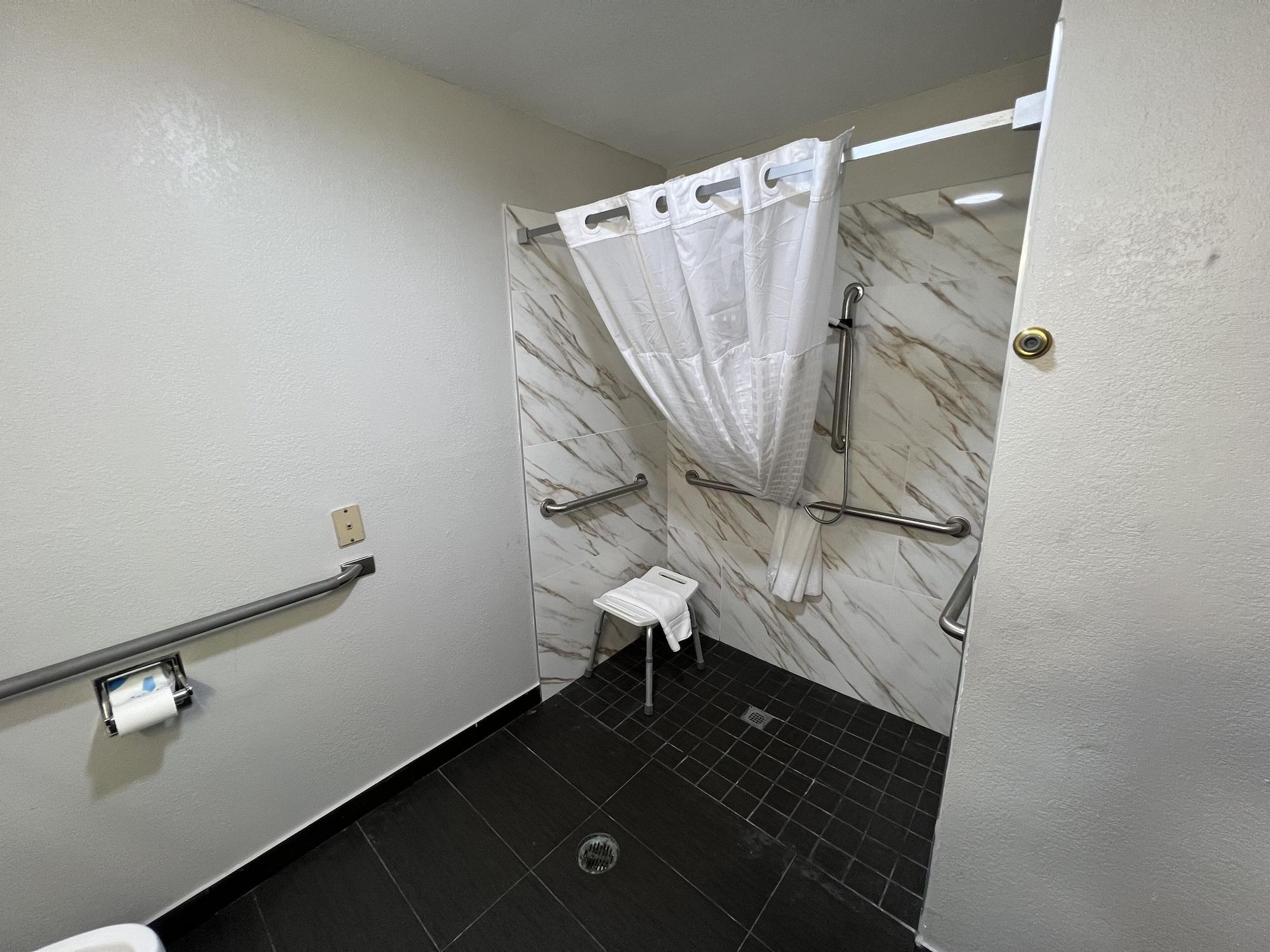 Super 8 By Wyndham Lake Charles/Sulphur Exterior photo